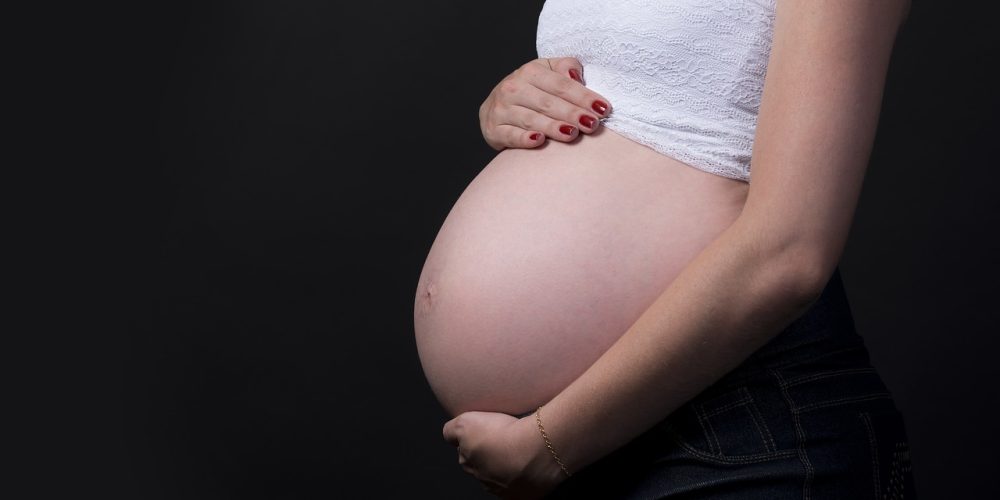 pregnant-2640994_1280